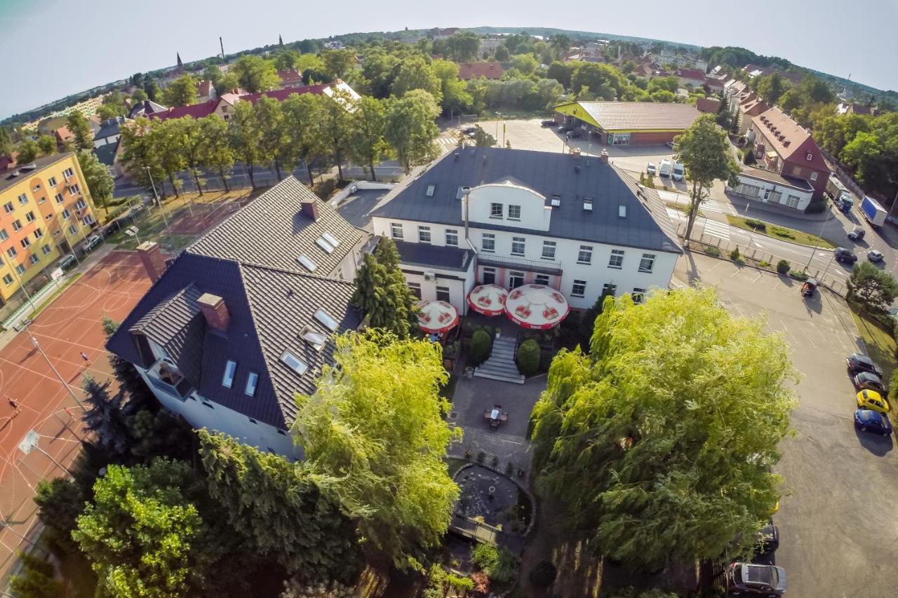Hotel Bialy Domek Wałcz Exterior foto