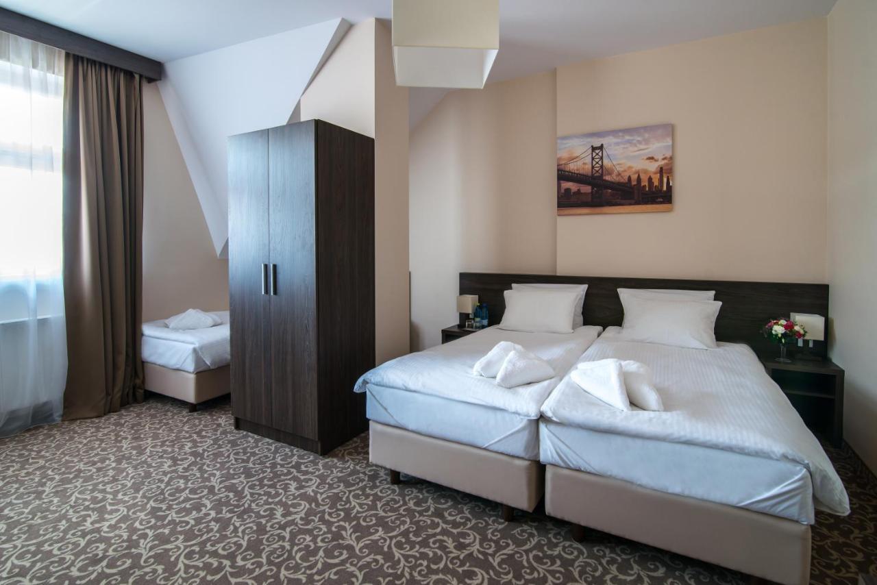 Hotel Bialy Domek Wałcz Exterior foto